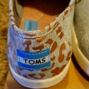 Toms